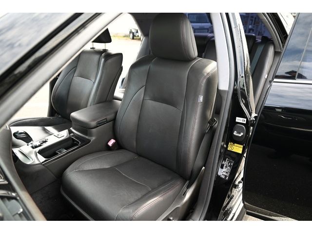 Toyota CROWN SEDAN 2011-04 10950-11