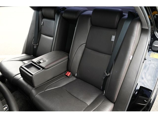 Toyota CROWN SEDAN 2011-04 10950-12