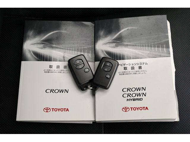 Toyota CROWN SEDAN 2011-04 10950-27