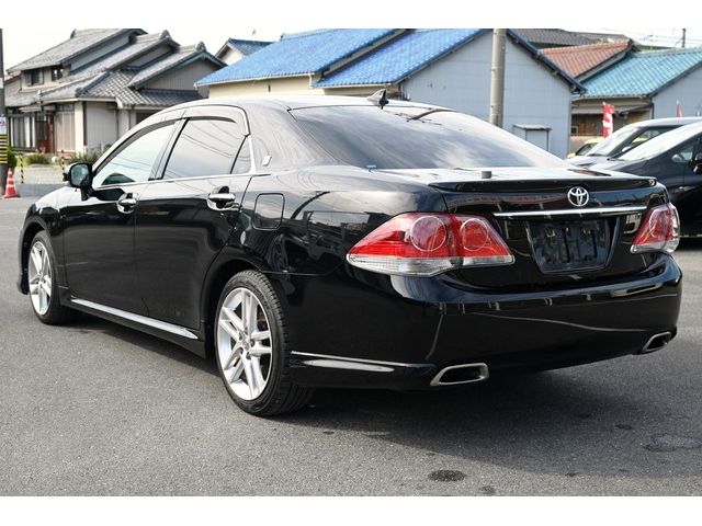 Toyota CROWN SEDAN 2011-04 10950-2
