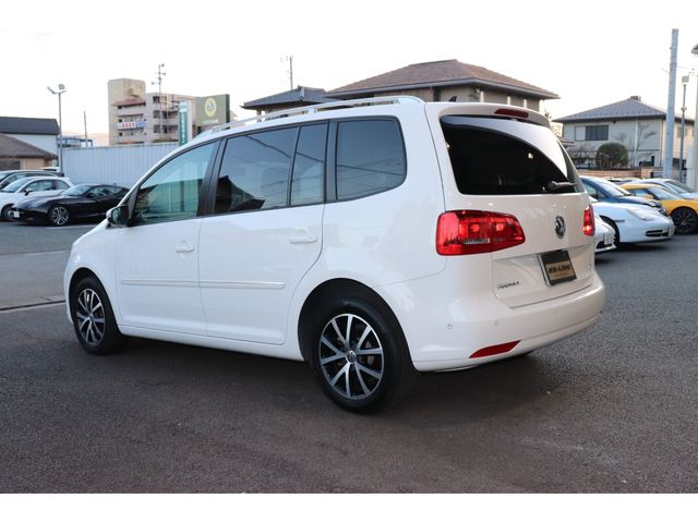 VolksWagen GOLF TOURAN 2015-06 189308-7