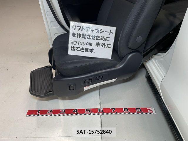 Toyota ESQUIRE 2015-03 297225-5