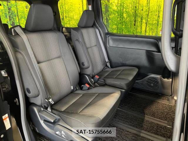 Toyota VOXY 2018-01 289135-9
