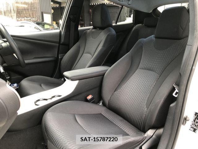Toyota PRIUS 2016-10 322381-11