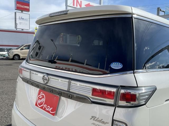 Nissan ELGRAND 2011-03 185823-15