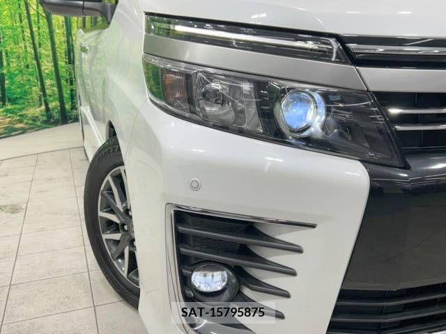Toyota VOXY 2017-06 243976-12