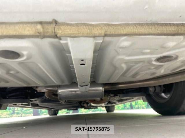 Toyota VOXY 2017-06 243976-19