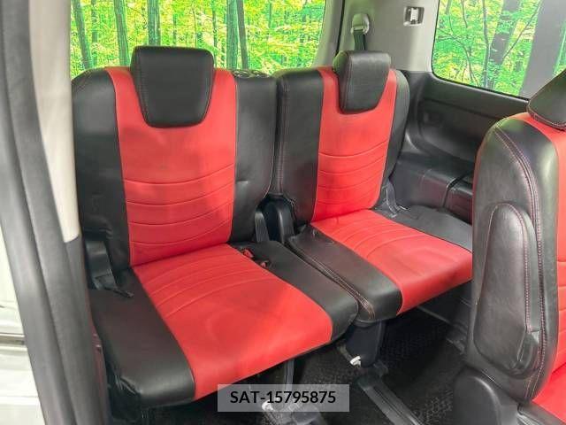 Toyota VOXY 2017-06 243976-9