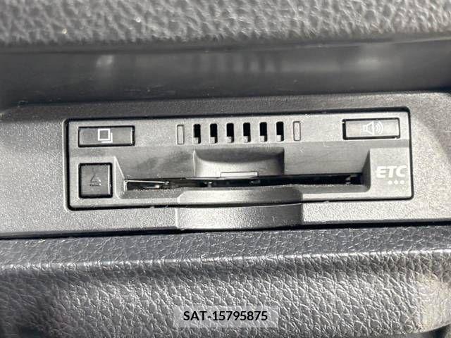 Toyota VOXY 2017-06 243976-6