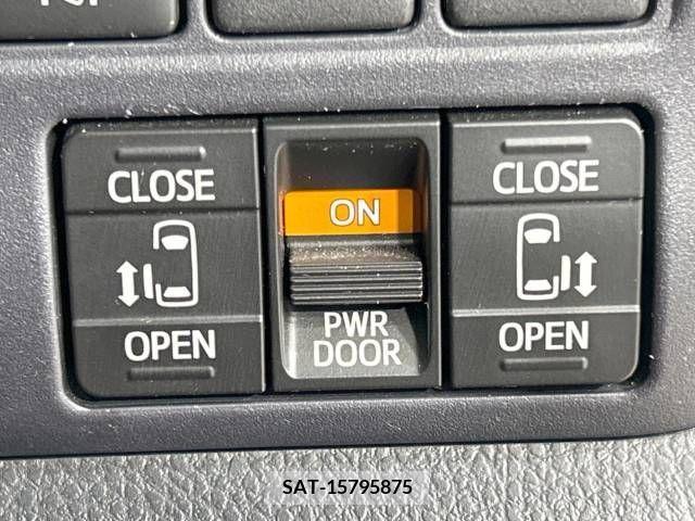 Toyota VOXY 2017-06 243976-5
