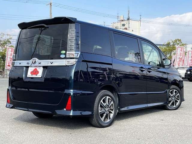Toyota VOXY 2017-07 185244-2