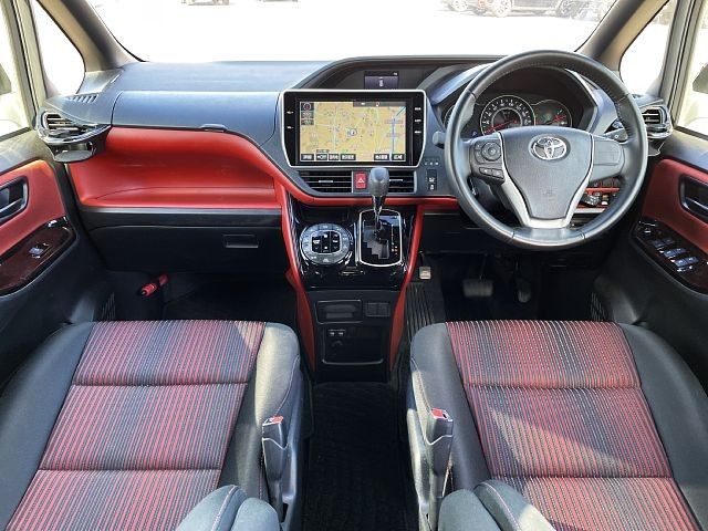 Toyota VOXY 2017-07 185244-1
