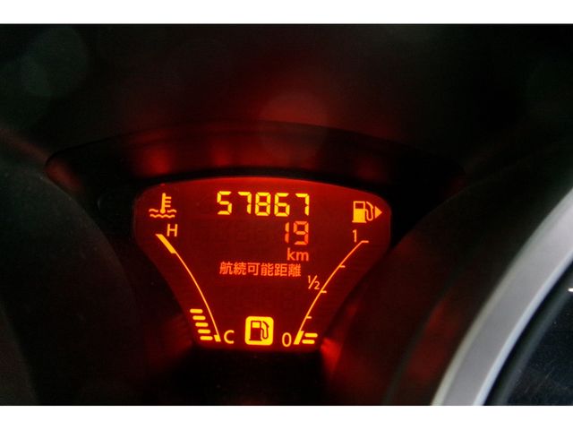 Nissan JUKE 2012-08 1050-17