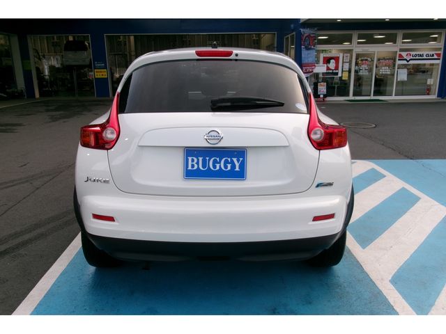 Nissan JUKE 2012-08 1050-5