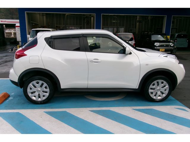 Nissan JUKE 2012-08 1050-3