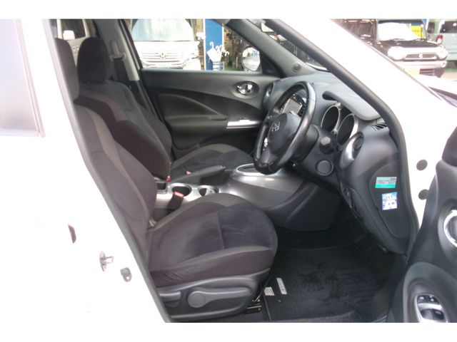 Nissan JUKE 2012-08 1050-23