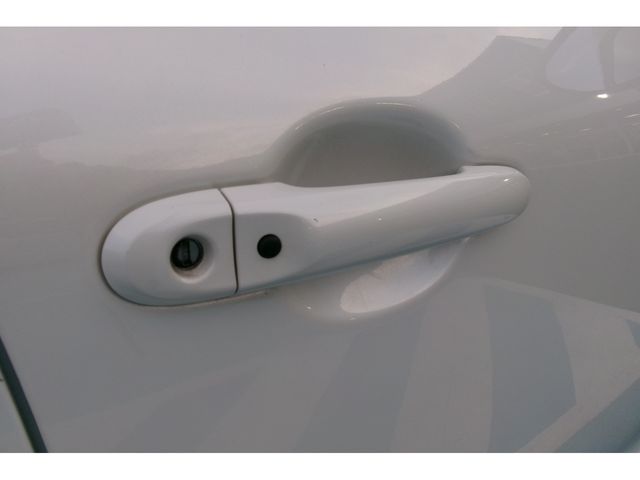 Nissan JUKE 2012-08 1050-11