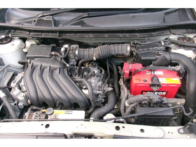Nissan JUKE 2012-08 1050-27