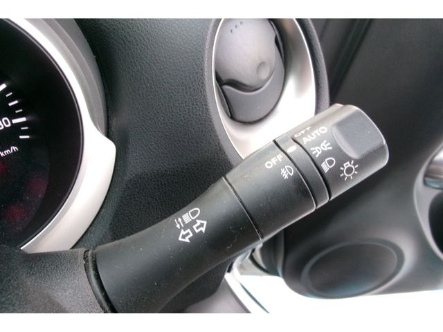 Nissan JUKE 2012-08 1050-18