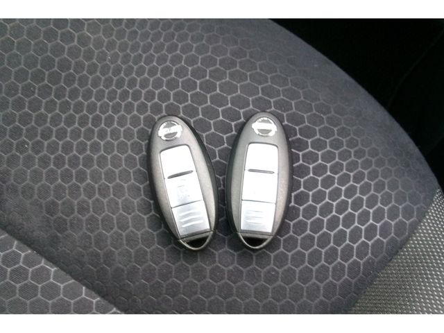 Nissan JUKE 2012-08 1050-20