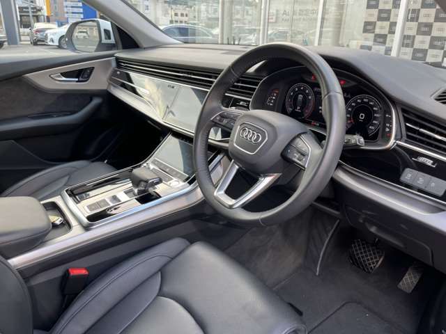 Audi Q8 2019-09 192852-8