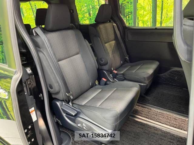 Toyota VOXY 2018-11 225190-9