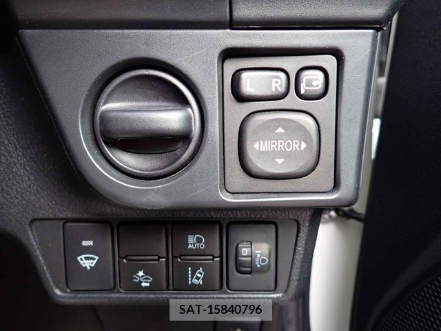 Toyota COROLLA AXIO 2019-01 208725-7