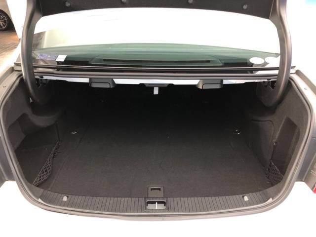 Mercedes Benz E-CLASS 2013-05 27539-12