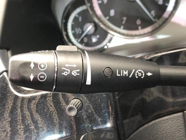 Mercedes Benz E-CLASS 2013-05 27539-3