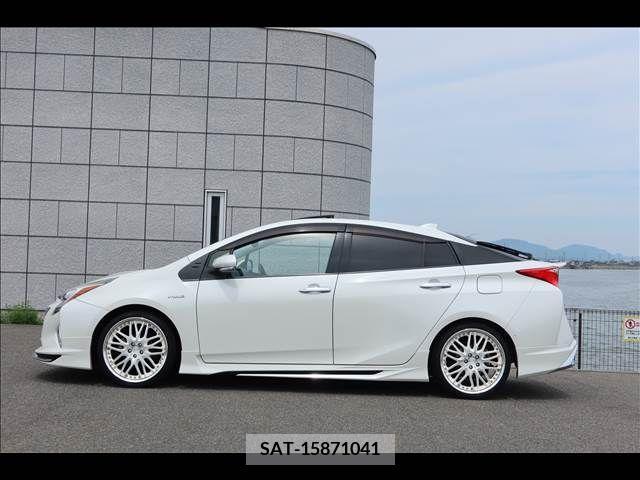Toyota PRIUS 2016-01 386670-2