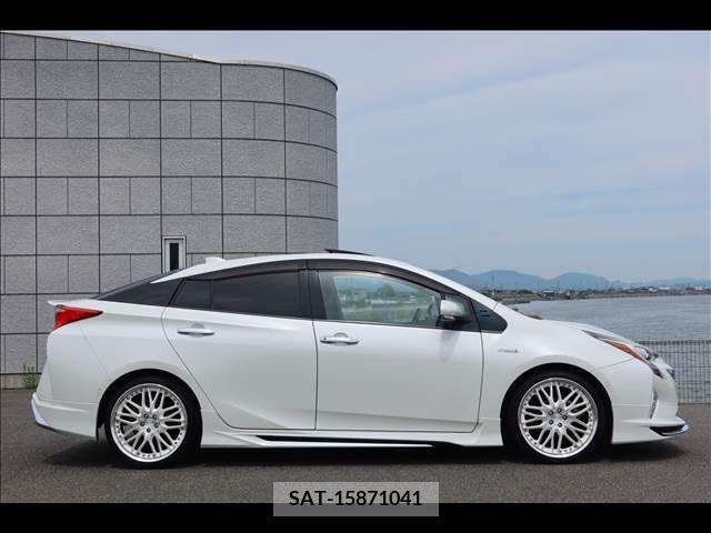 Toyota PRIUS 2016-01 386670-6