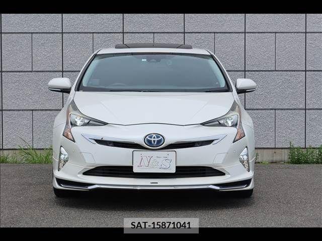 Toyota PRIUS 2016-01 386670-1