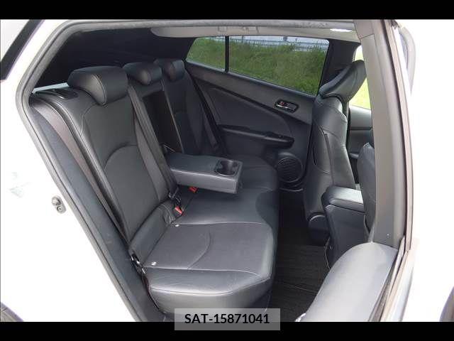 Toyota PRIUS 2016-01 386670-14