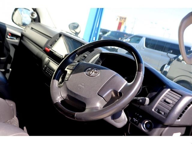 Toyota HIACE VAN 2017-01 8833-12