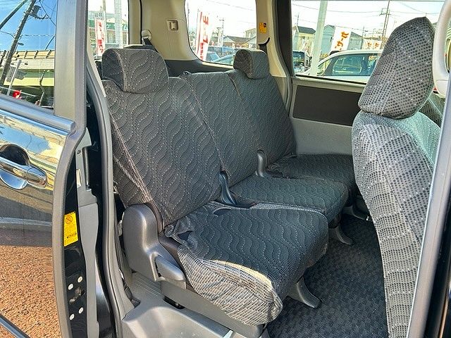 Toyota VOXY 2009-06 24494-9