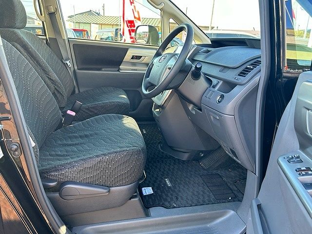 Toyota VOXY 2009-06 24494-3
