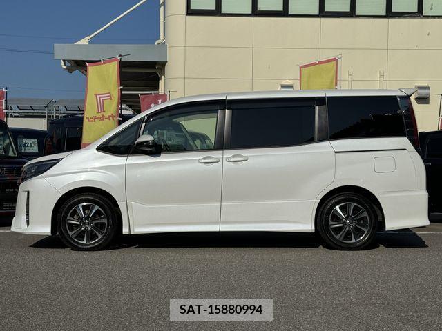 Toyota NOAH 2017-09 321586-8