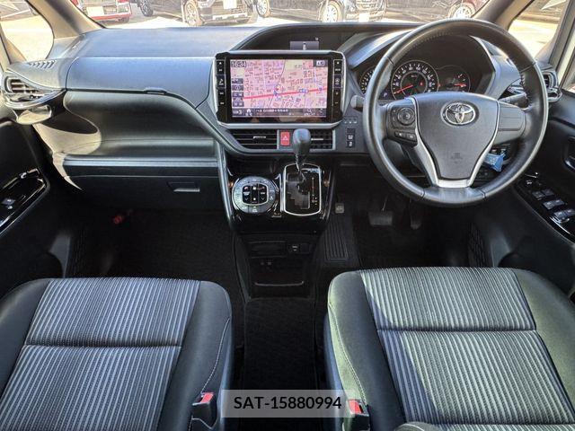 Toyota NOAH 2017-09 321586-1