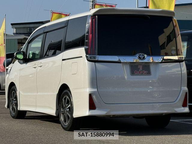 Toyota NOAH 2017-09 321586-7