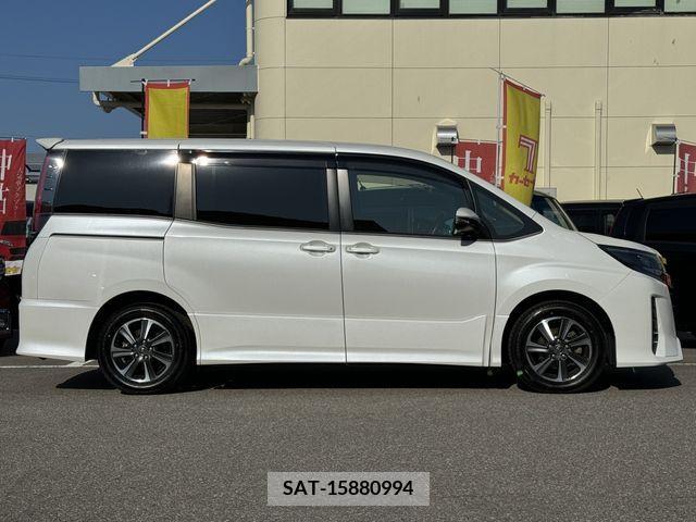 Toyota NOAH 2017-09 321586-4