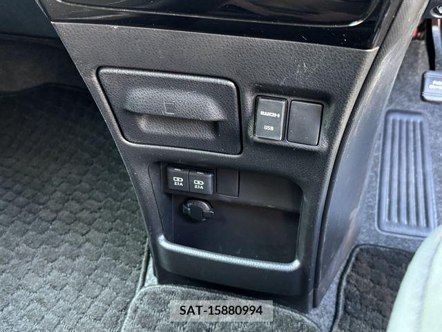 Toyota NOAH 2017-09 321586-20