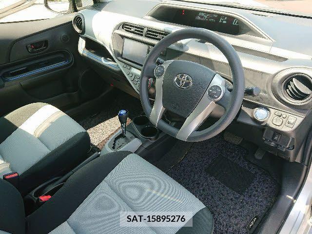 Toyota AQUA 2014-01 378869-3