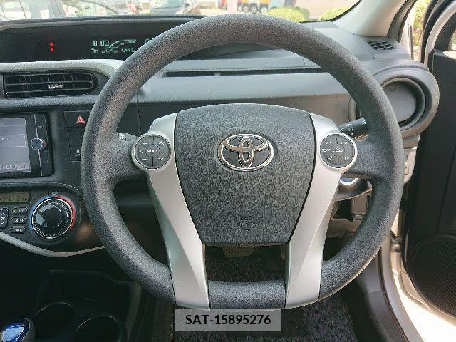 Toyota AQUA 2014-01 378869-13