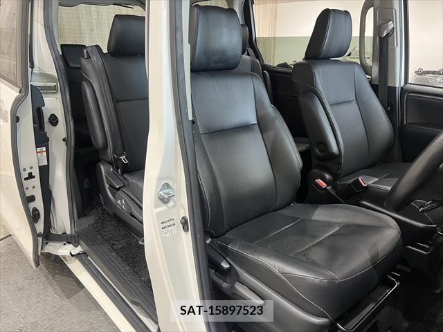 Toyota ESQUIRE 2015-05 321467-6