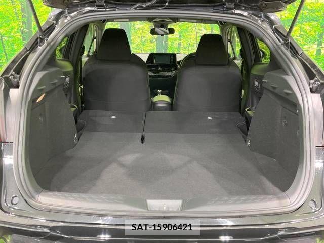 Toyota C-HR 2017-05 211785-10