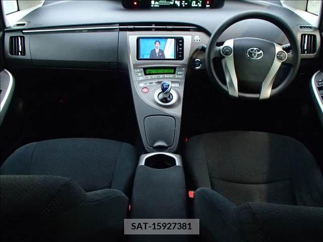 Toyota PRIUS 2015-03 211309-1