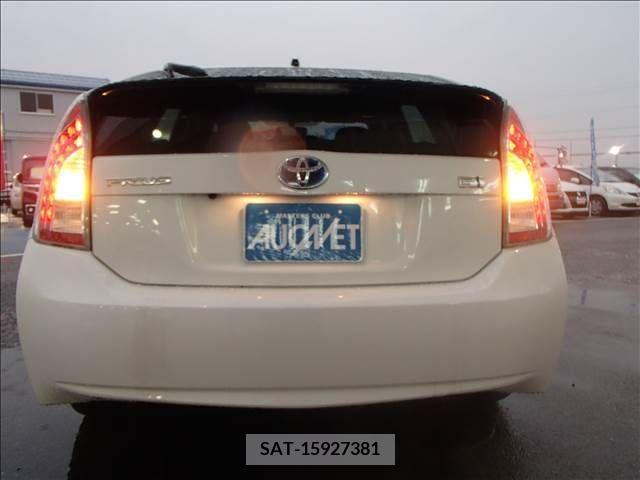 Toyota PRIUS 2015-03 211309-3
