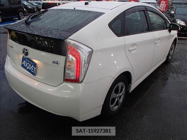 Toyota PRIUS 2015-03 211309-4