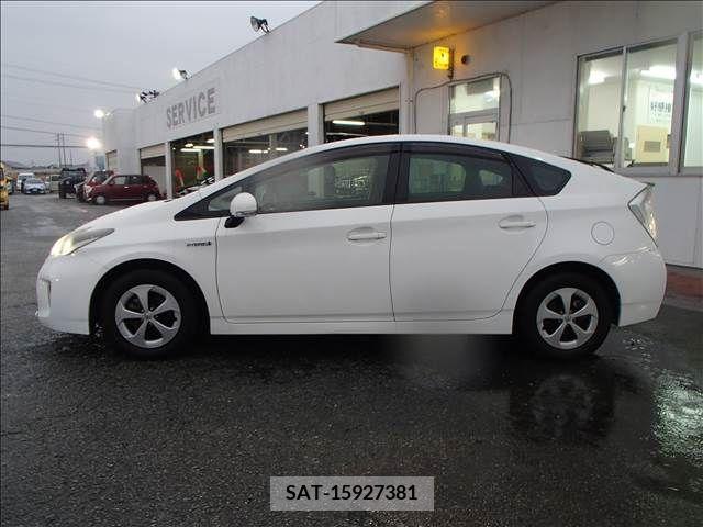 Toyota PRIUS 2015-03 211309-8