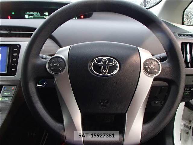 Toyota PRIUS 2015-03 211309-10